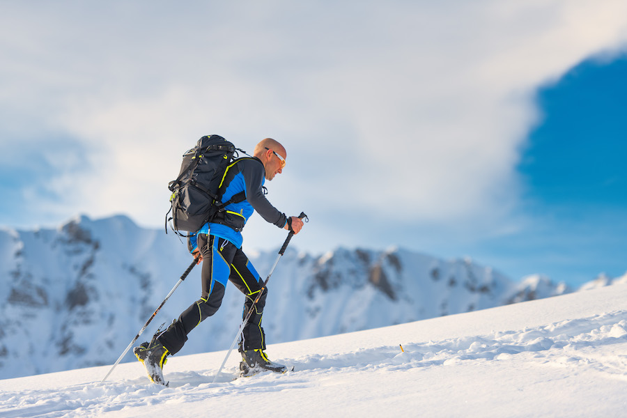 Abbigliamento scialpinismo: come vestirsi per praticare lo sport in sicurezza 